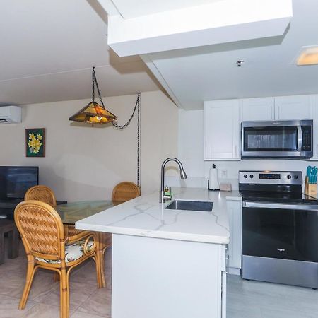 Ilikai Tower One Bedroom Lagoon View Waikiki Condos With Lanai & Free Wifi Honolulu Bilik gambar