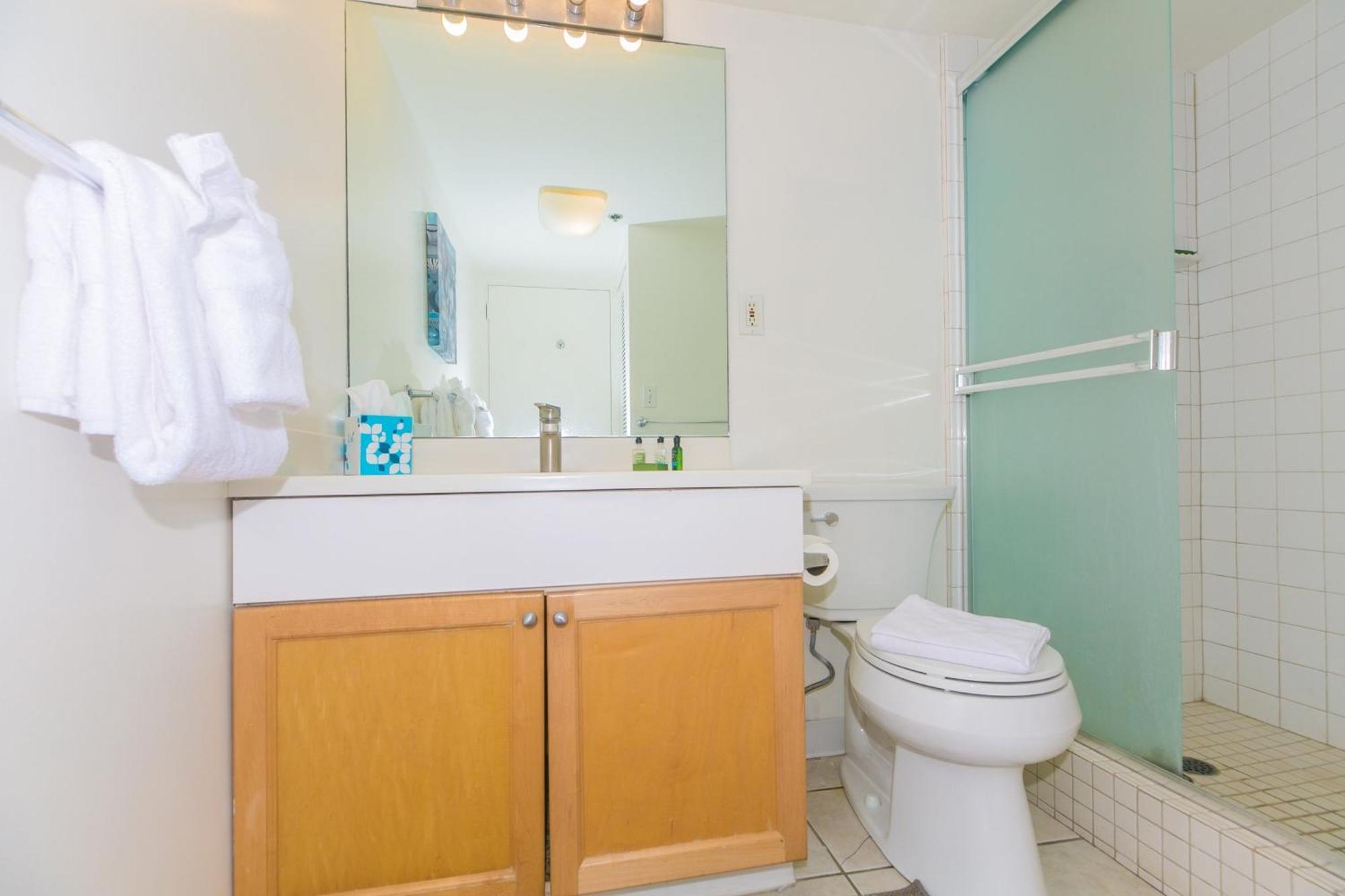 Ilikai Tower One Bedroom Lagoon View Waikiki Condos With Lanai & Free Wifi Honolulu Bilik gambar