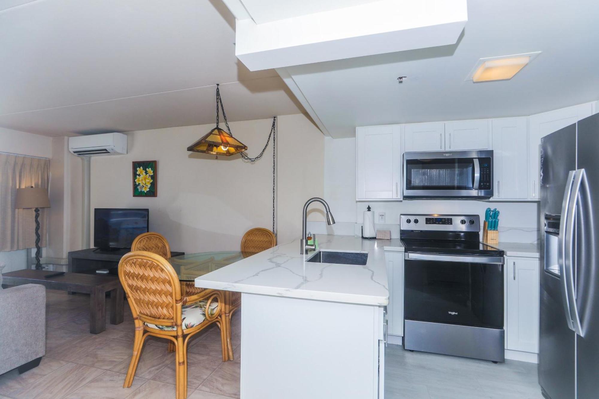 Ilikai Tower One Bedroom Lagoon View Waikiki Condos With Lanai & Free Wifi Honolulu Bilik gambar